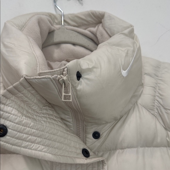 NEW Nike Sportswear Essential Therma-FIT Prima Parka in white - Picture 7 of 9